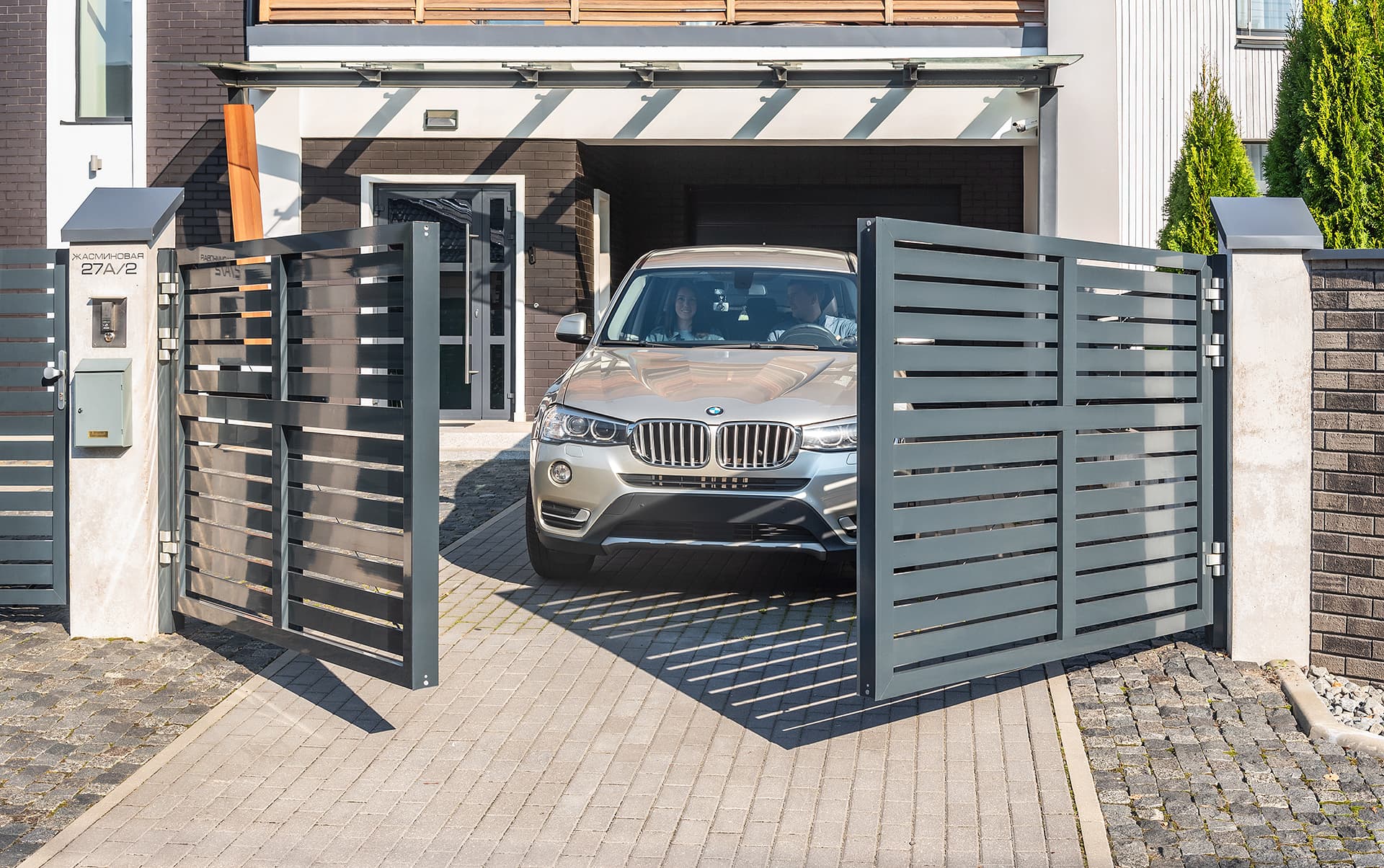 Классика, проверенная временем: как правильно установить распашные ворота